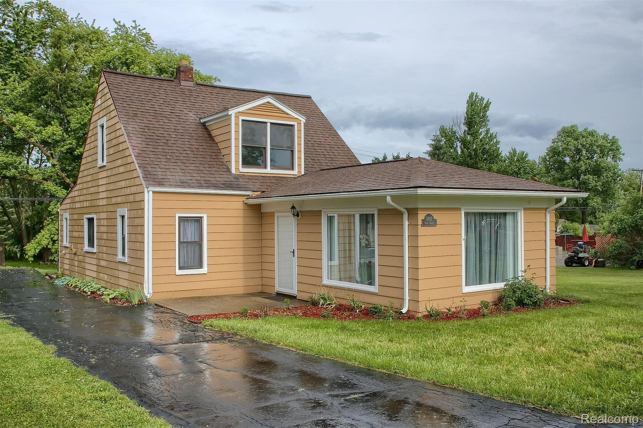 3892 Alida Avenue Rochester, MI 48309 - Photo 1 of 27 3-Front 3rd View.jpg
