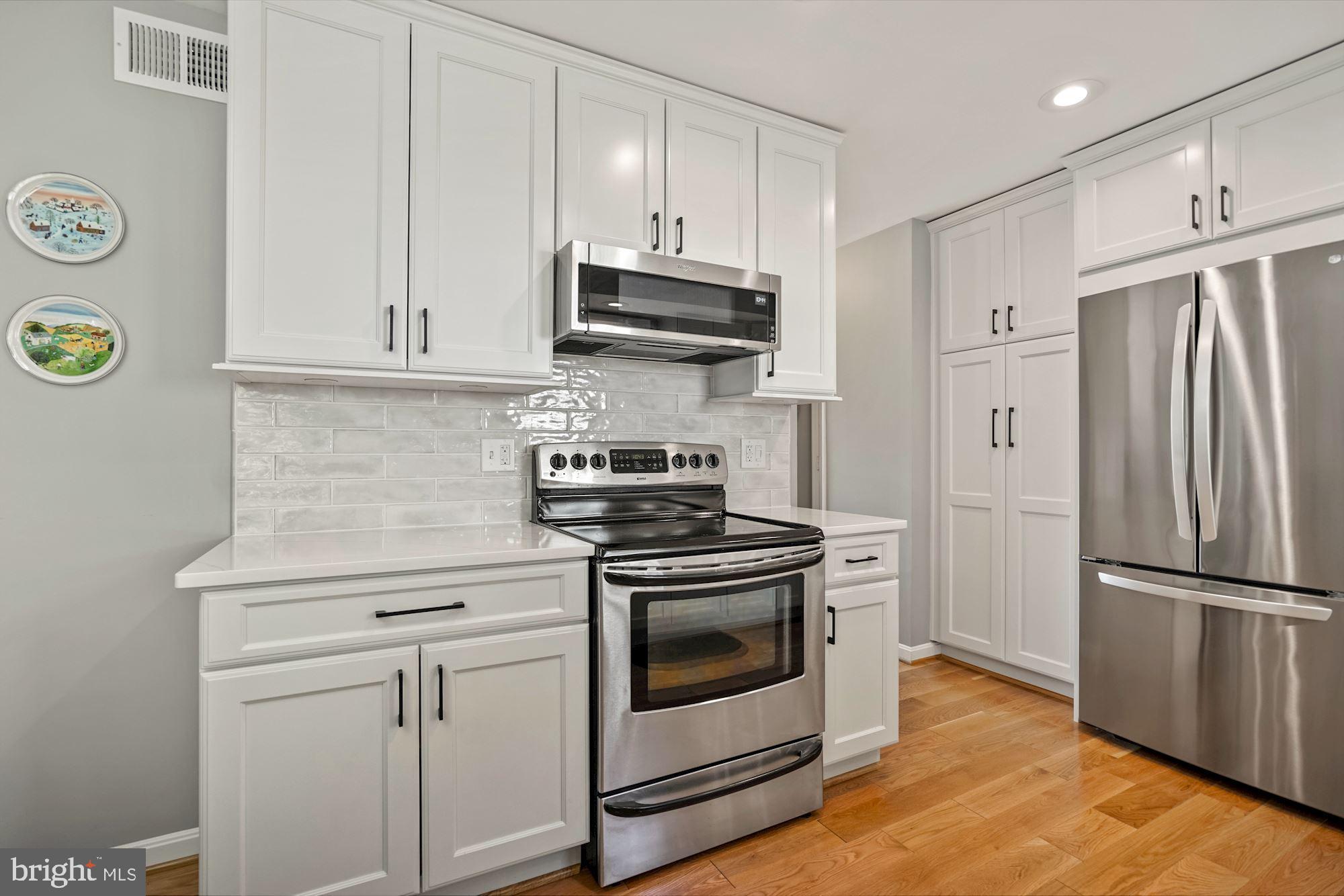 8810 Shadowlake Way Springfield, VA 22153 - Photo 15 of 41 Plenty of counter space for multiple chefs