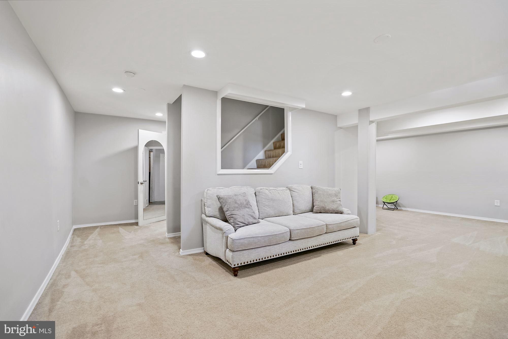 8810 Shadowlake Way Springfield, VA 22153 - Photo 25 of 41 Plenty of space to enjoy The Game!