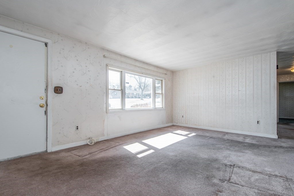 21 Paxton Road Framingham, MA 01701 - Photo 3 of 29