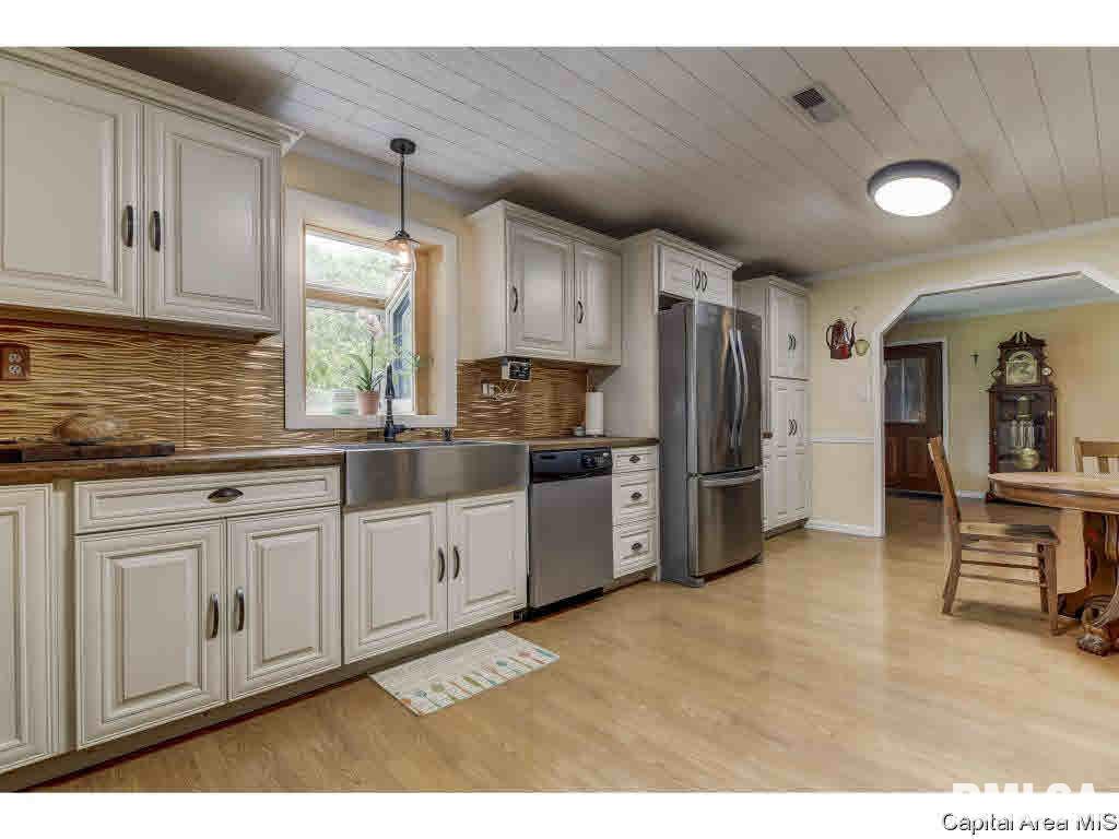 243 South John Wayne Road Dawson, IL 62520 - Photo 8 of 27 Gallery Image 8