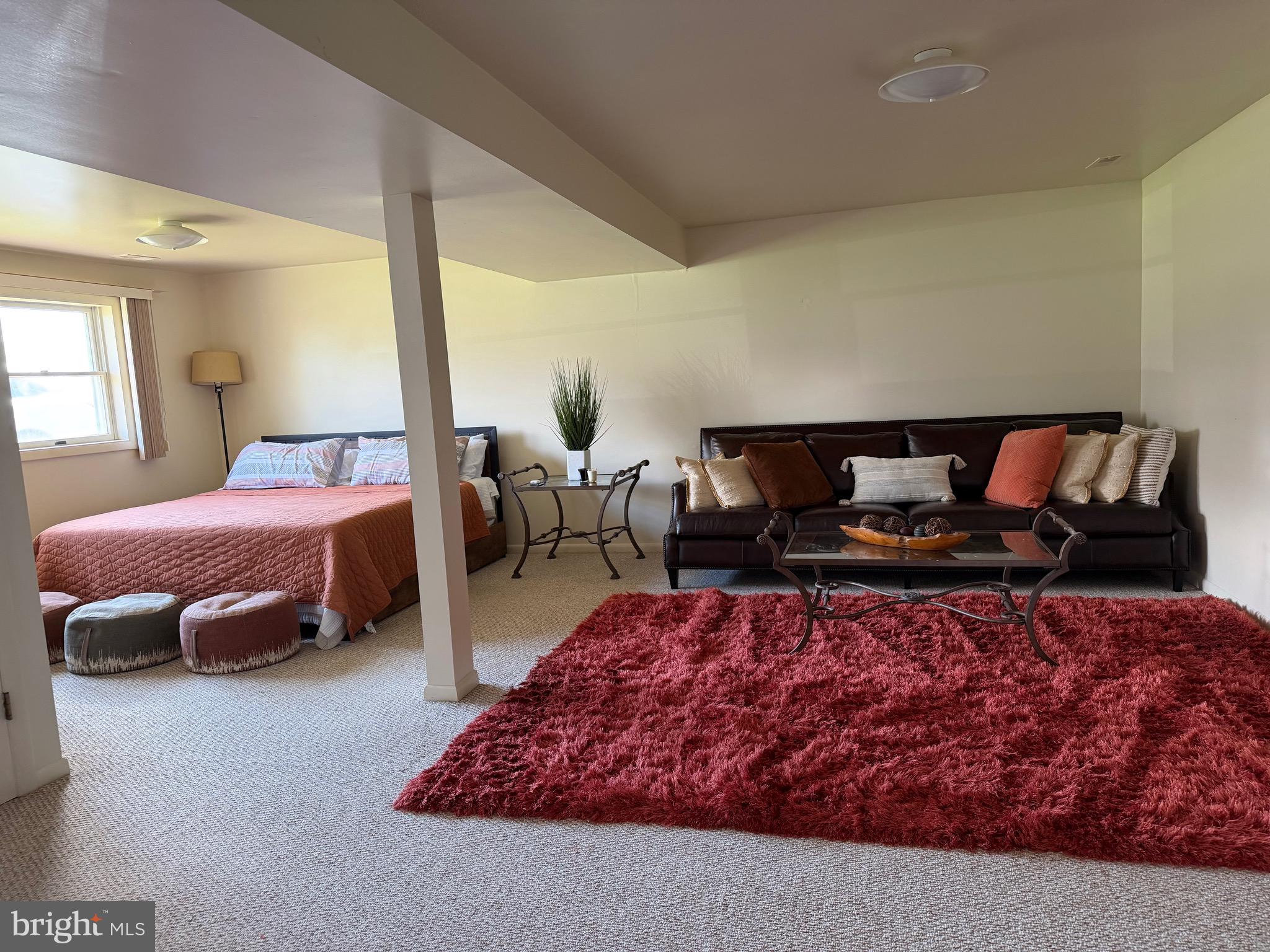 18 Jameson Lane Baltimore, MD 21208 - Photo 21 of 39 a living room with furniture and a couch