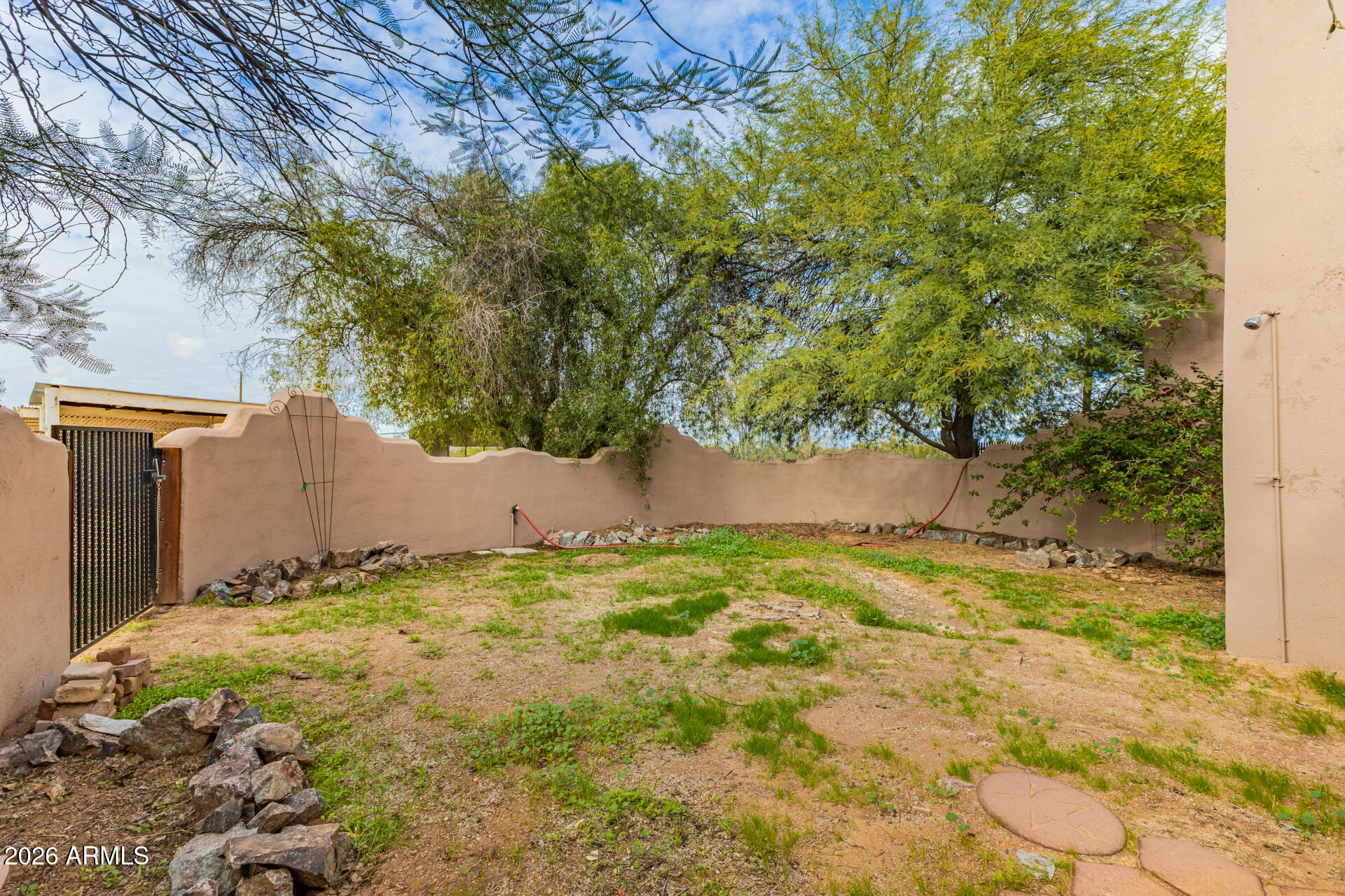 8714 North Dead Mans Gulch Road Florence, AZ 85132 - Photo 22 of 39 a backyard of a house