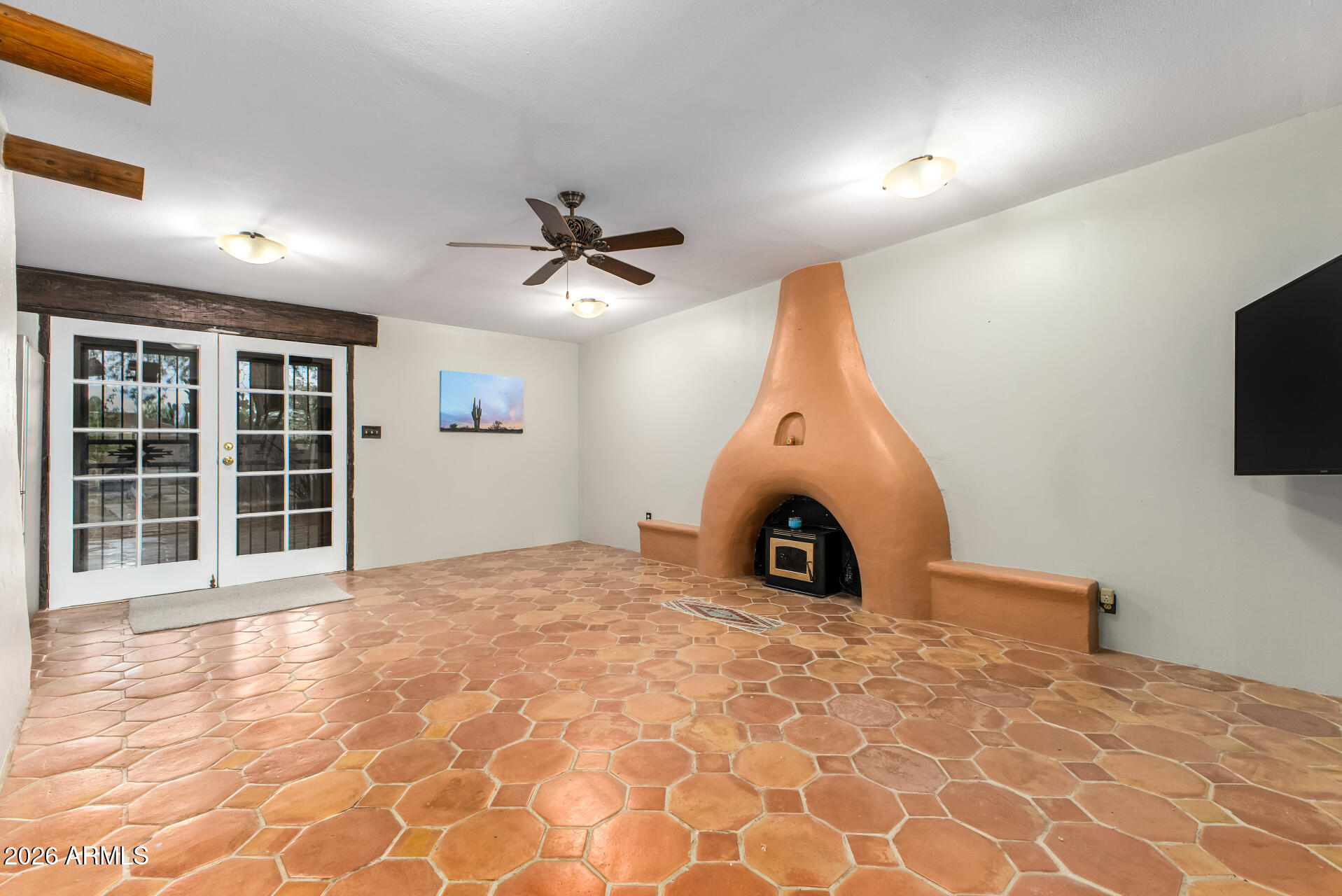 8714 North Dead Mans Gulch Road Florence, AZ 85132 - Photo 5 of 39 a view of a livingroom with a fireplace and a ceiling fan