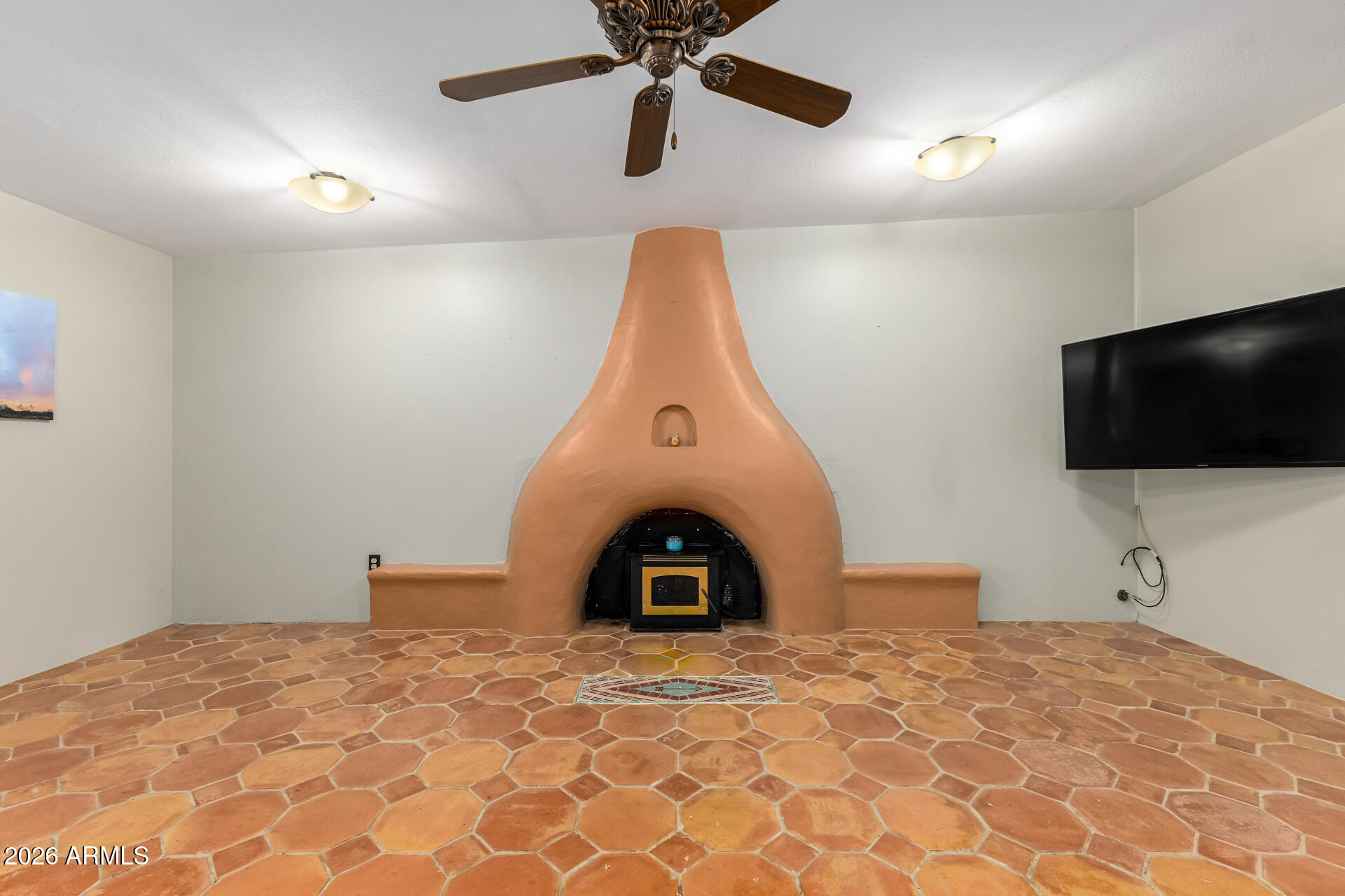 8714 North Dead Mans Gulch Road Florence, AZ 85132 - Photo 6 of 39 a bedroom with a bed and a flat screen tv