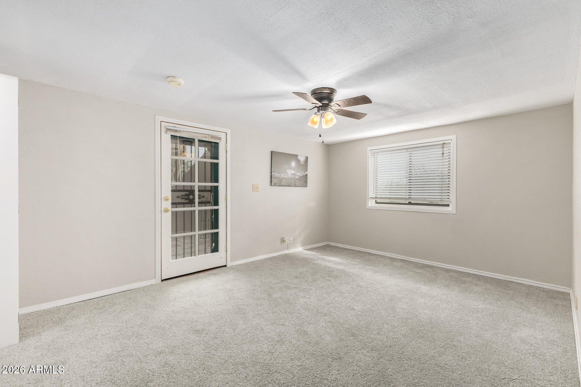 8714 North Dead Mans Gulch Road Florence, AZ 85132 - Photo 10 of 39 an empty room with windows