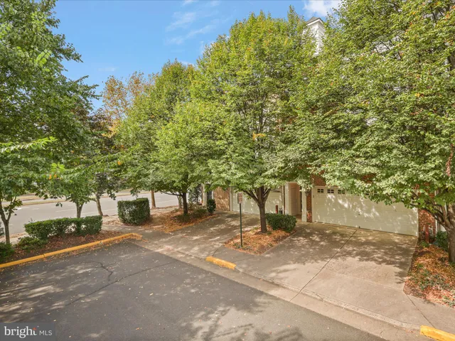 $799,000 | 4086 Clovet Drive, Unit 32, Fairfax, VA 22030