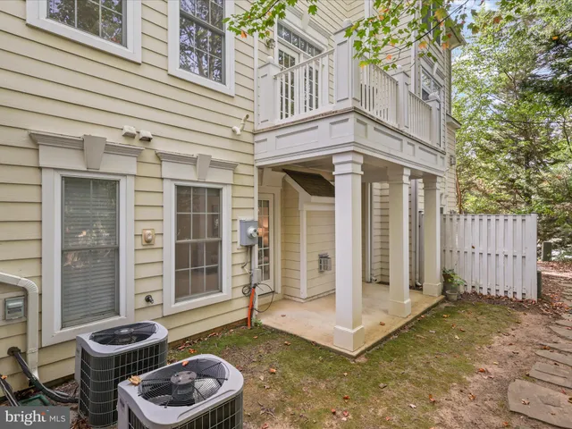 $799,000 | 4086 Clovet Drive, Unit 32, Fairfax, VA 22030