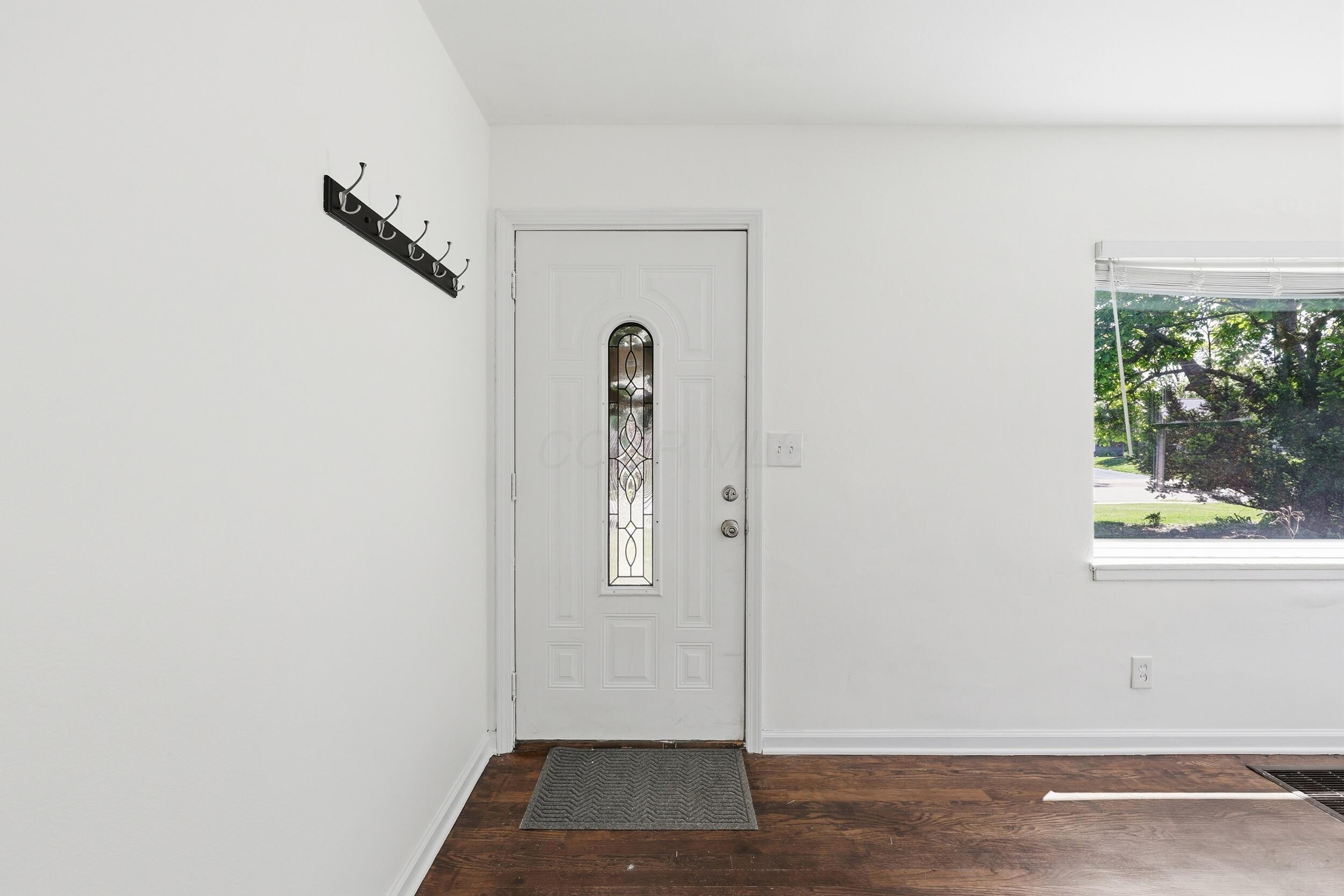 943 South Chesterfield Road Columbus, OH 43209 - Photo 5 of 31 Entry