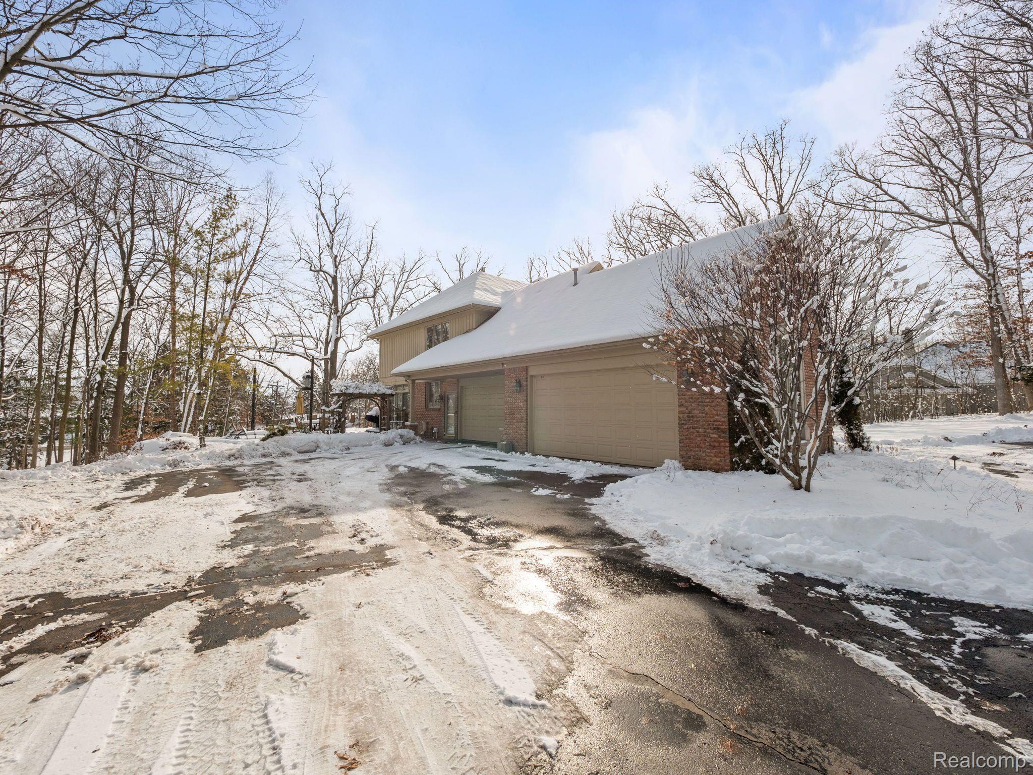 4880 Dow Ridge Road West Bloomfield, MI 48324 - Photo 32 of 34 Gallery Image 32