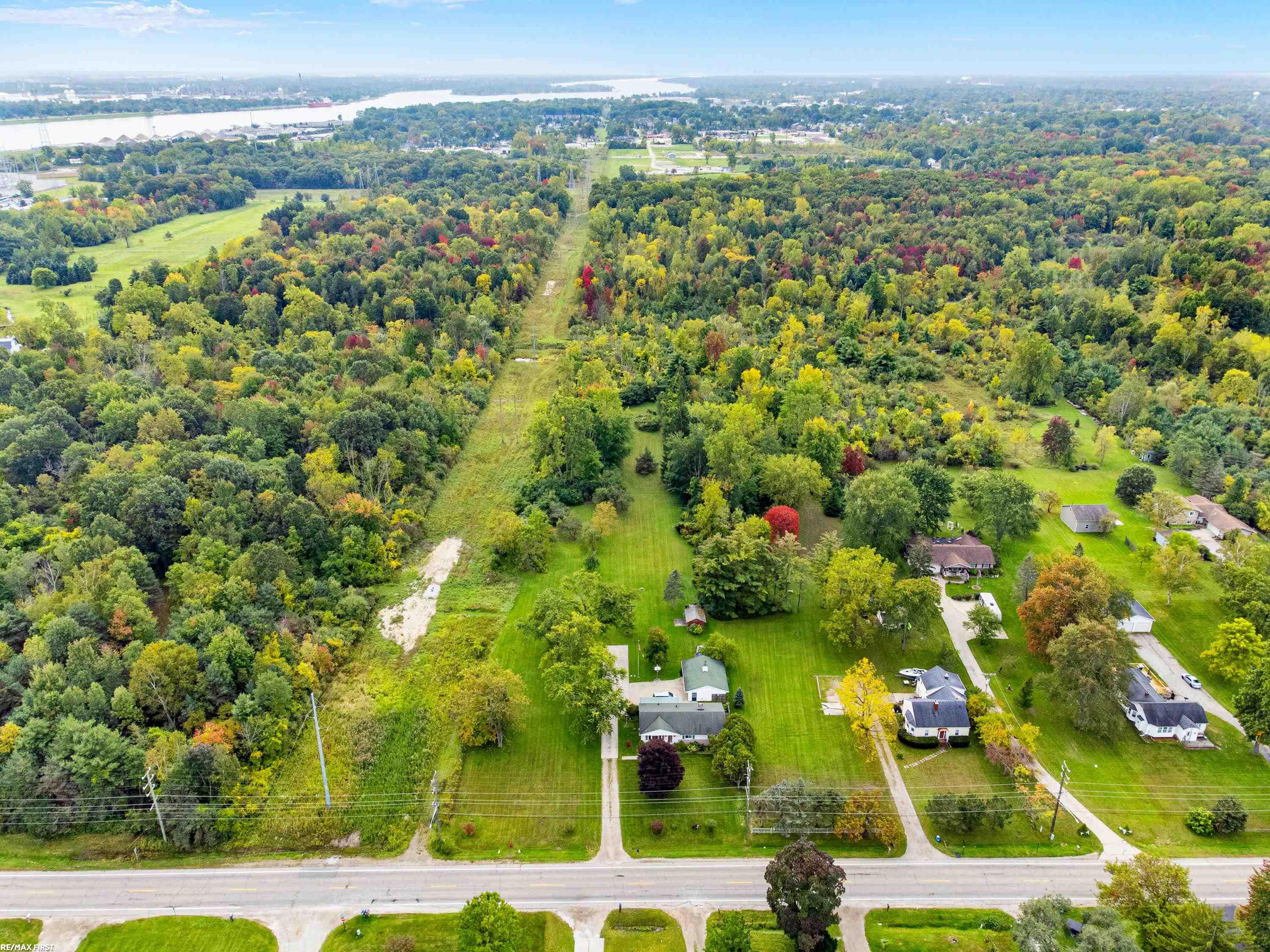 3605 Ravenswood Road Marysville, MI 48040 - Photo 3 of 11