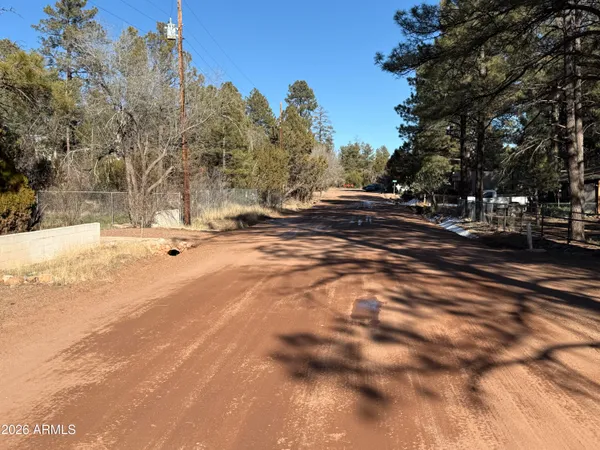 $299,000 | 2058 Pinehaven Lane, Overgaard, AZ 85933