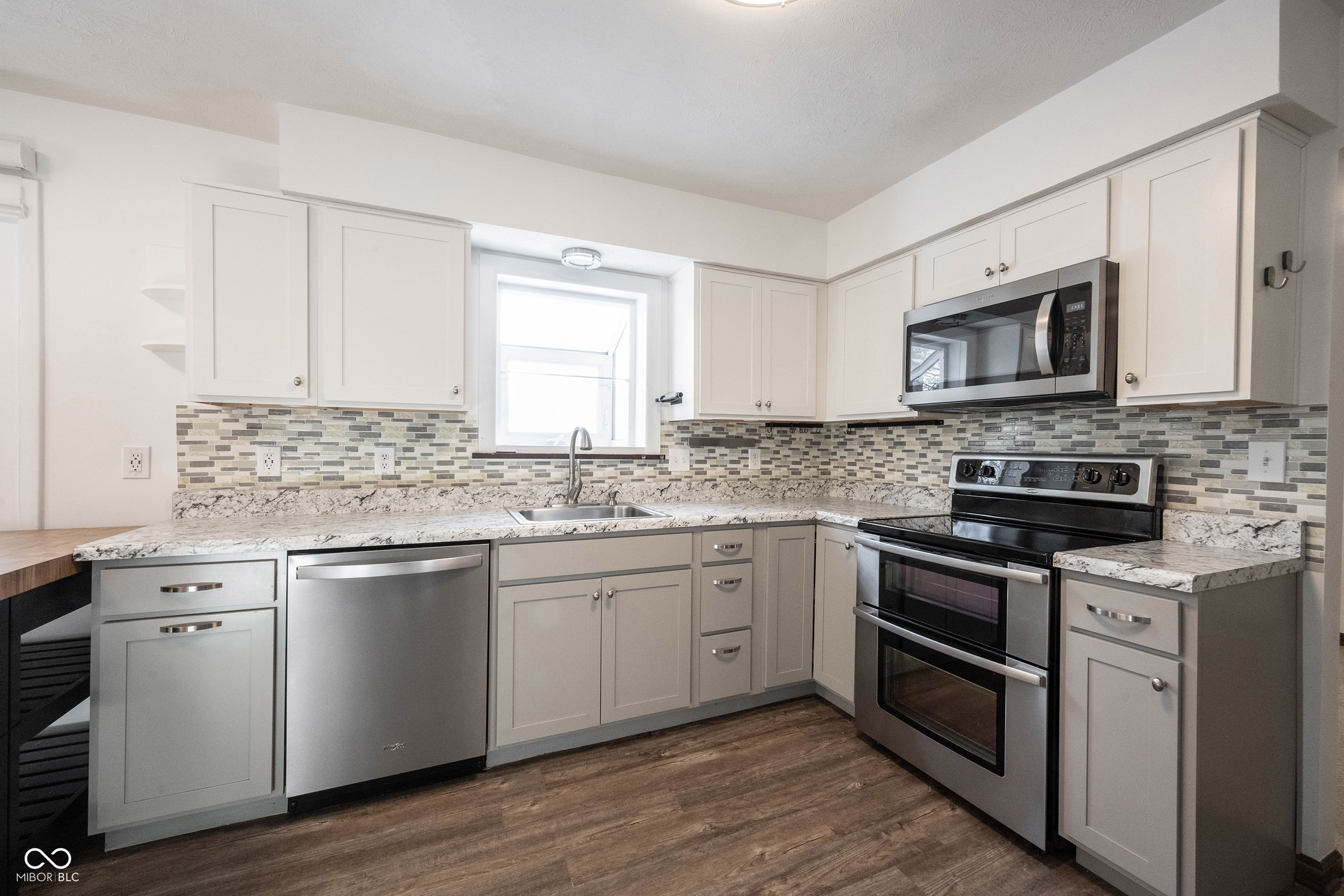 7511 Madden Drive Fishers, IN 46038 - Photo 3 of 39