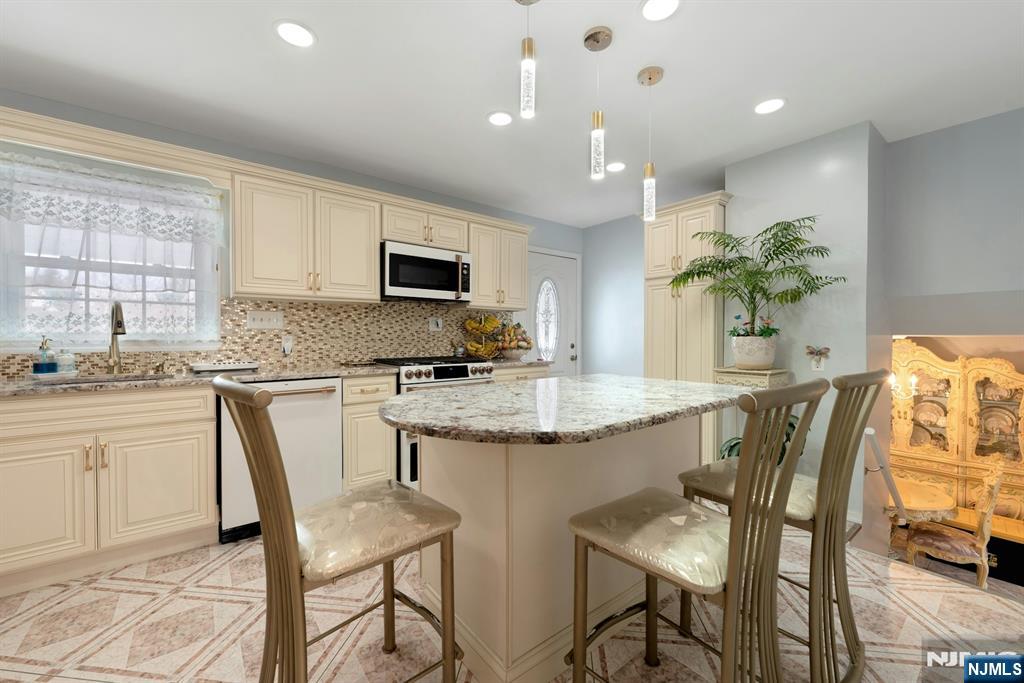 8 Monaghan Road Edison, NJ 08817 - Photo 11 of 30