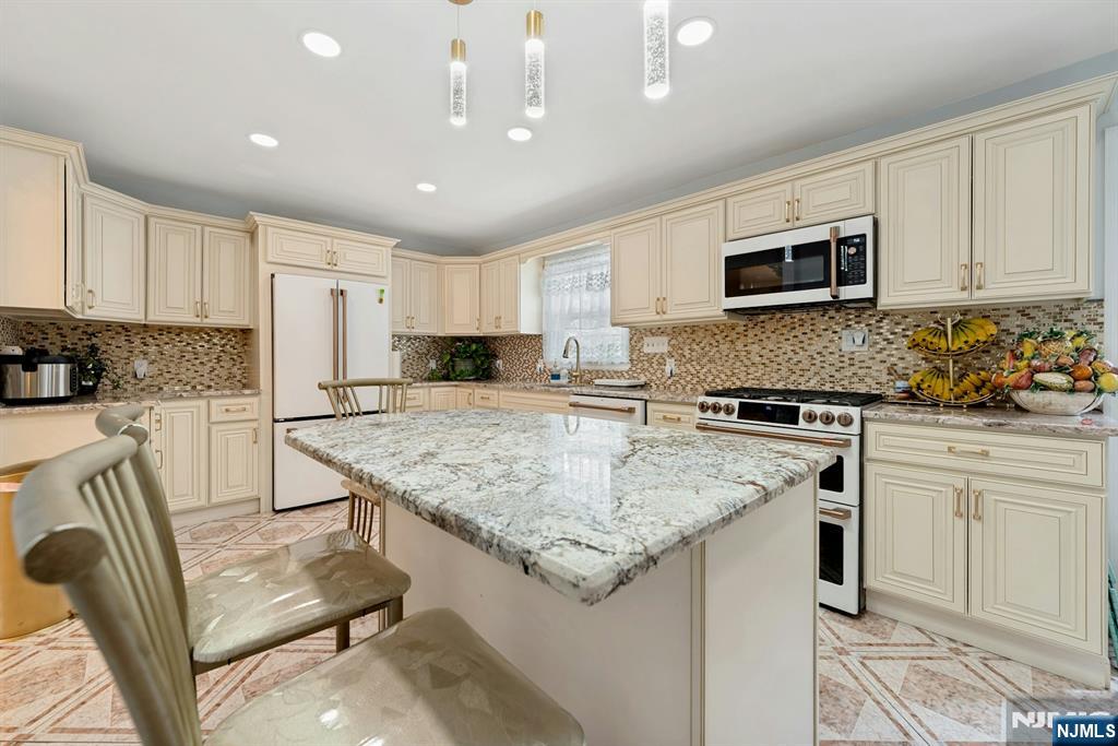 8 Monaghan Road Edison, NJ 08817 - Photo 12 of 30