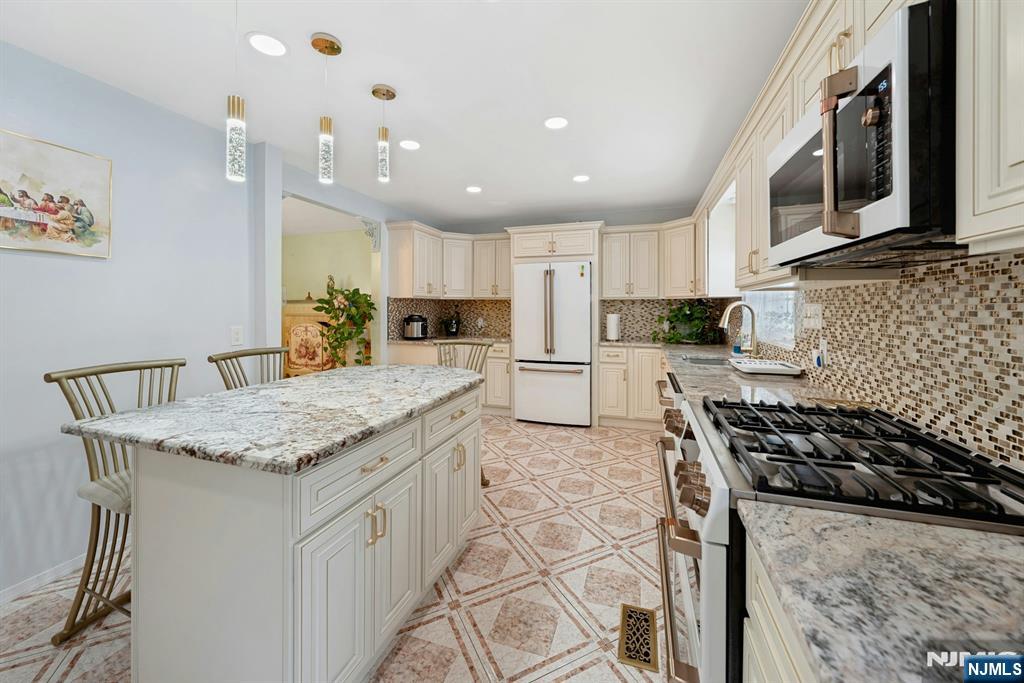 8 Monaghan Road Edison, NJ 08817 - Photo 13 of 30