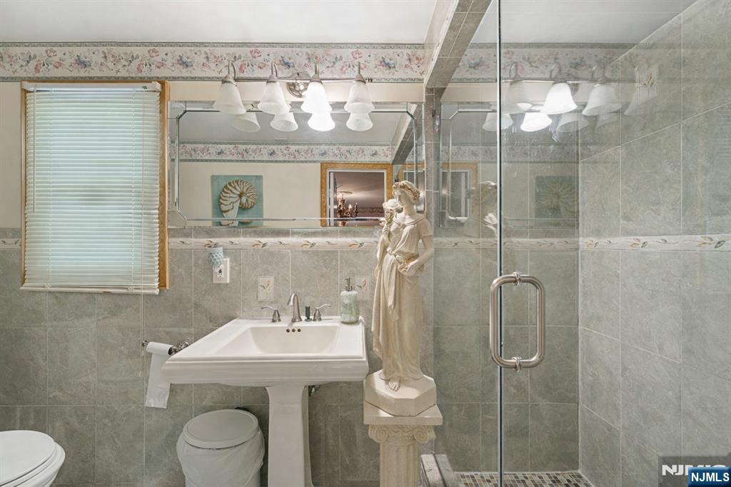 8 Monaghan Road Edison, NJ 08817 - Photo 16 of 30