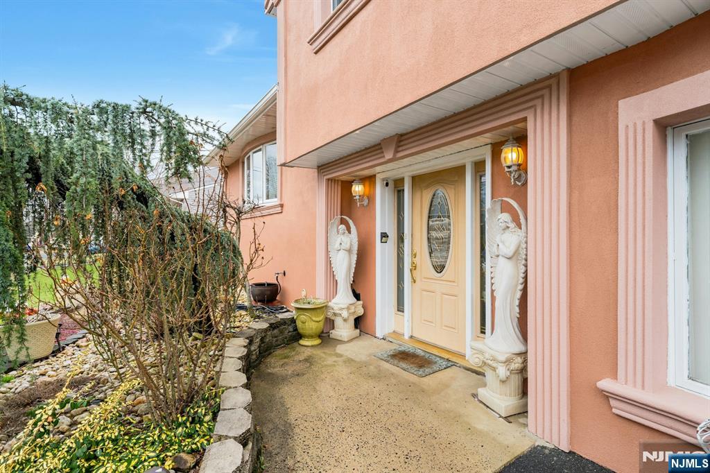 8 Monaghan Road Edison, NJ 08817 - Photo 3 of 30