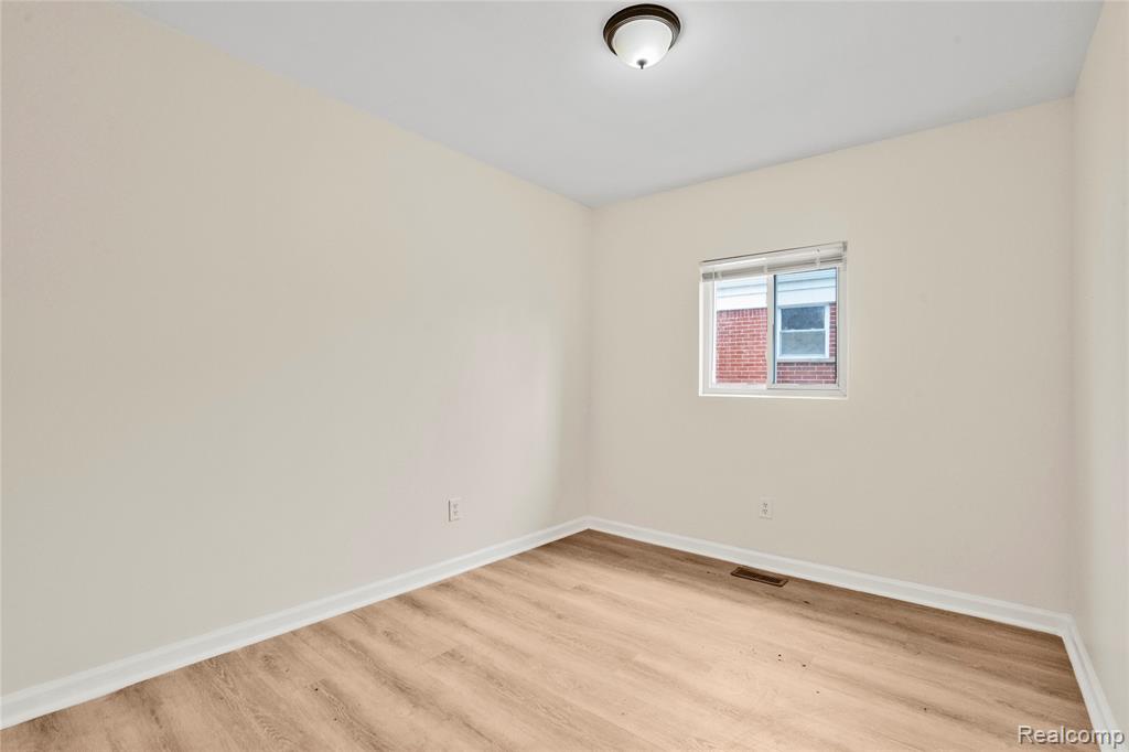 29982 Hazelwood Street Inkster, MI 48141 - Photo 12 of 19