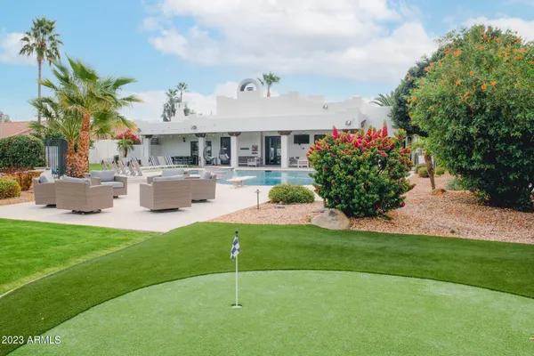 a view of a tennis court