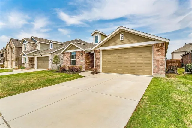 $365,000 | 1629 Ridge Creek Lane, Aubrey, TX 76227