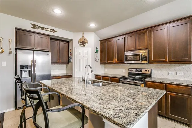 $365,000 | 1629 Ridge Creek Lane, Aubrey, TX 76227