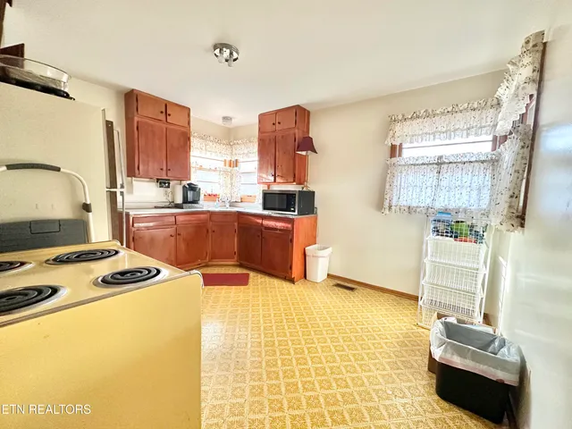 $259,900 | 112 Glenn Circle, Powell, TN 37849