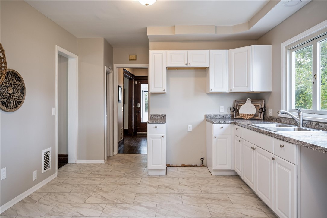 696 Bay Street Rochester, NY 14609 - Photo 11 of 22