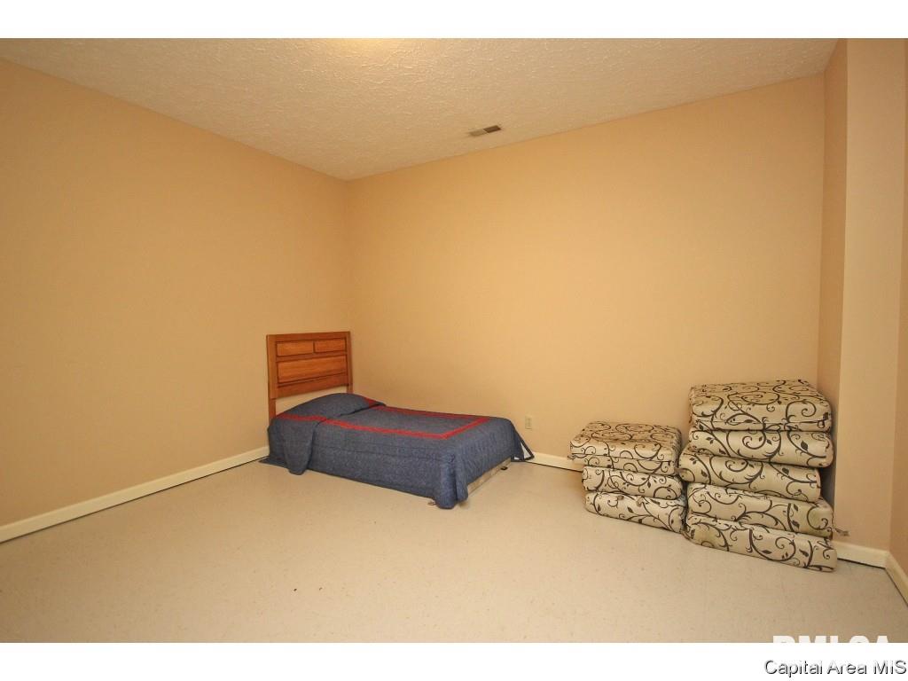 840 Coventry Point Springfield, IL 62702 - Photo 26 of 32