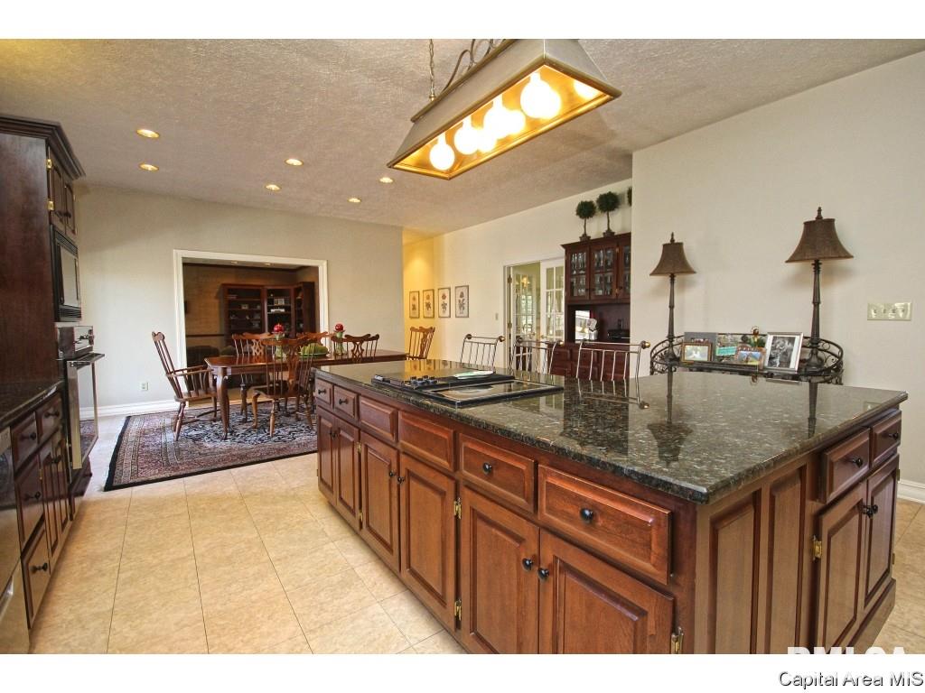 840 Coventry Point Springfield, IL 62702 - Photo 9 of 32