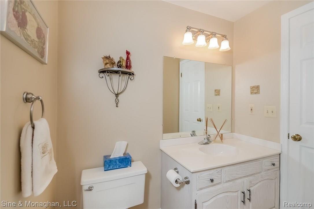 1396 Audubon Road Grosse Pointe, MI 48230 - Photo 28 of 37 028-Bathroom-2149127-medium.jpg