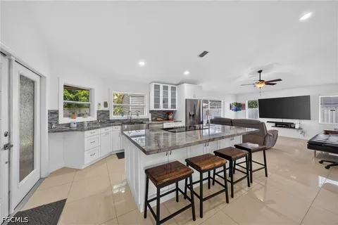$365,000 | 622 Southeast 10th Avenue, Cape Coral, FL 33990