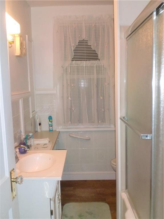 116 Ridgewood Avenue West View, PA 15229 - Photo 15 of 16 Full bath on 2nd Floor has just been painted