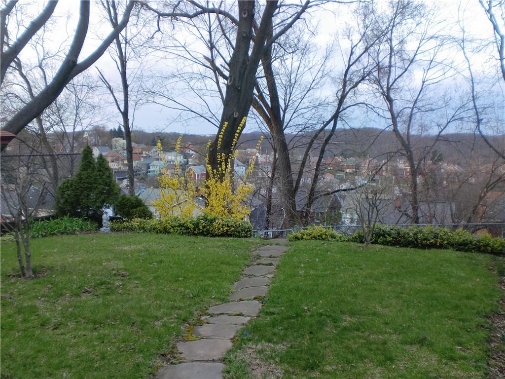 Flat fenced in back yard