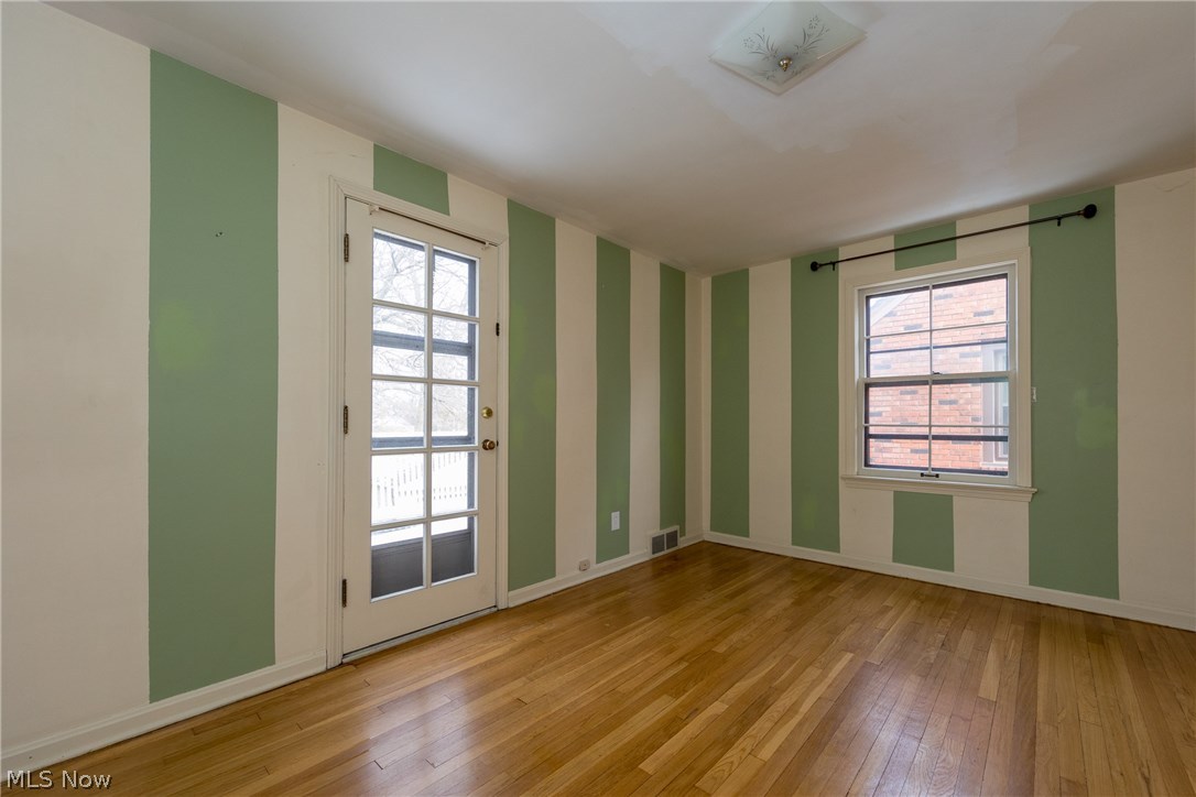 2369 Charney Road Cleveland, OH 44118 - Photo 18 of 33