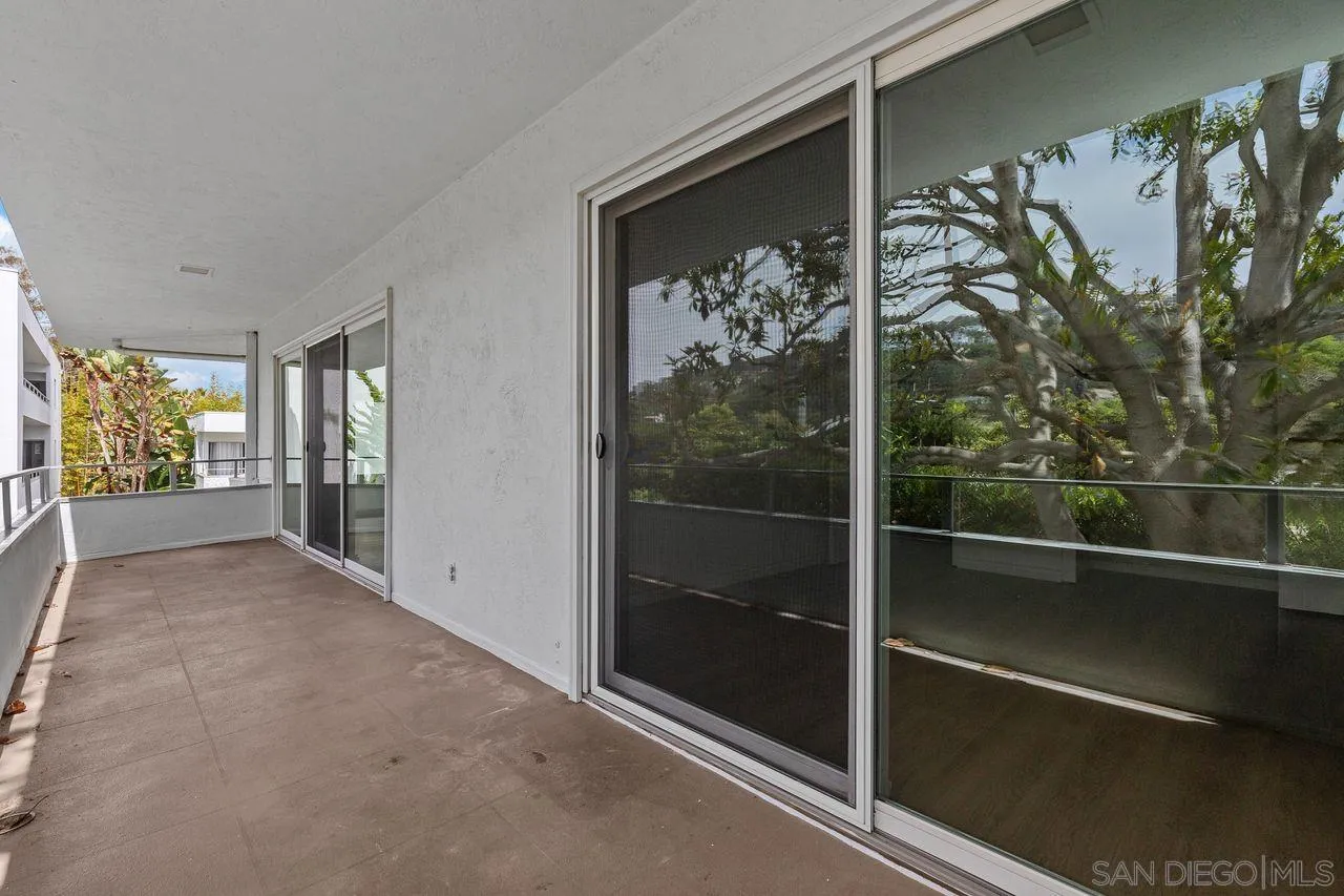 2368 Torrey Pines Road, Unit 63 La Jolla, CA 92037 - Photo 27 of 41 Balcony