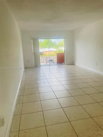 $2,000 | 17101 Northwest 57th Avenue, Unit 219, Miami Gardens, FL 33055