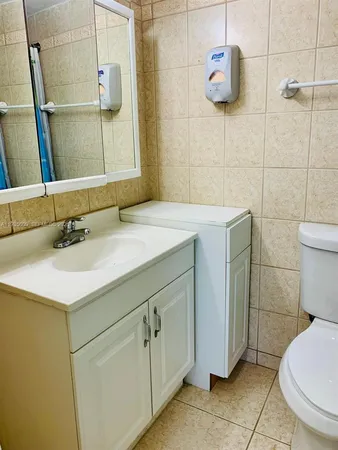 $2,000 | 17101 Northwest 57th Avenue, Unit 219, Miami Gardens, FL 33055