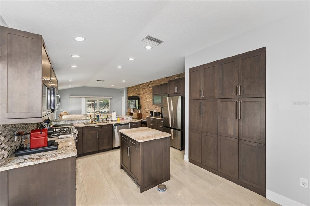15107 Skip Jack Loop Bradenton, FL 34202 - Photo 4 of 47
