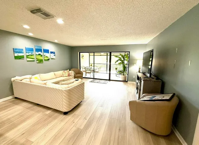 $5,500 | 20 Westgate Lane, Unit F, Boynton Beach, FL 33436