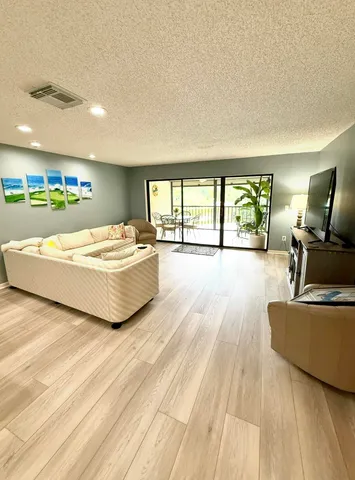 $5,500 | 20 Westgate Lane, Unit F, Boynton Beach, FL 33436