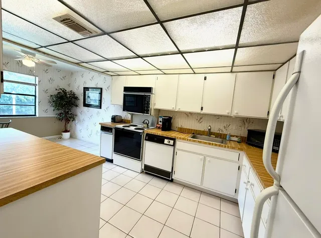 $5,500 | 20 Westgate Lane, Unit F, Boynton Beach, FL 33436