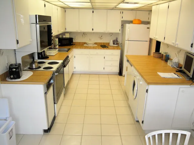 $5,500 | 20 Westgate Lane, Unit F, Boynton Beach, FL 33436