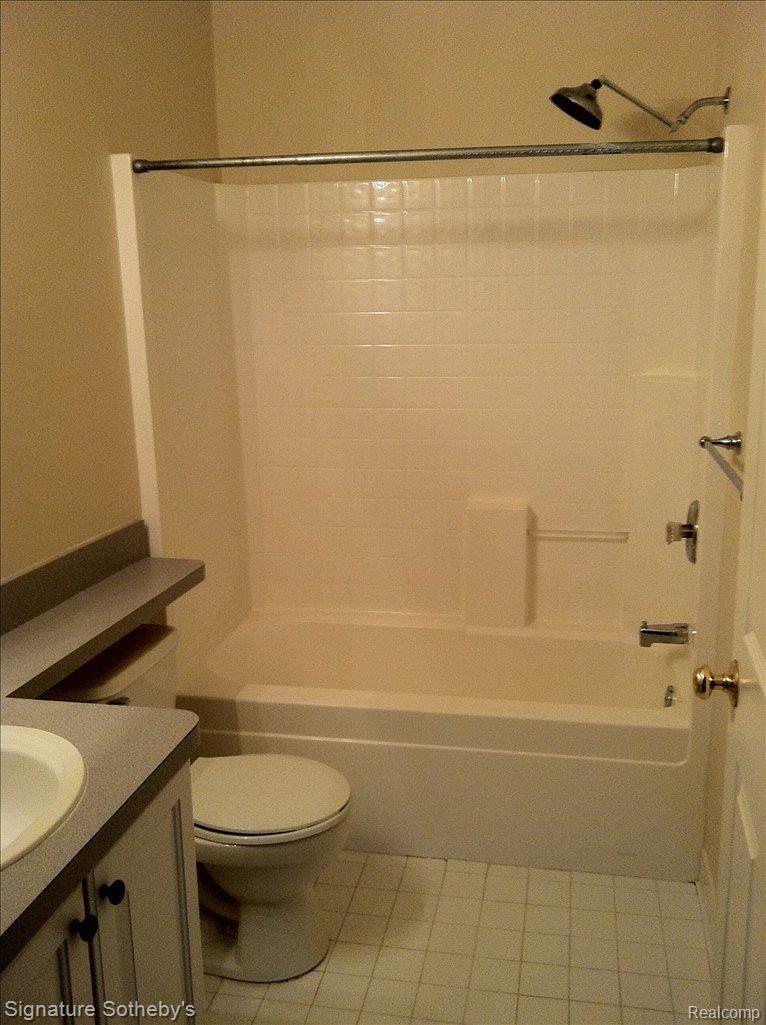 20185 Rodeo Court Southfield, MI 48075 - Photo 19 of 25 Master Bathroom