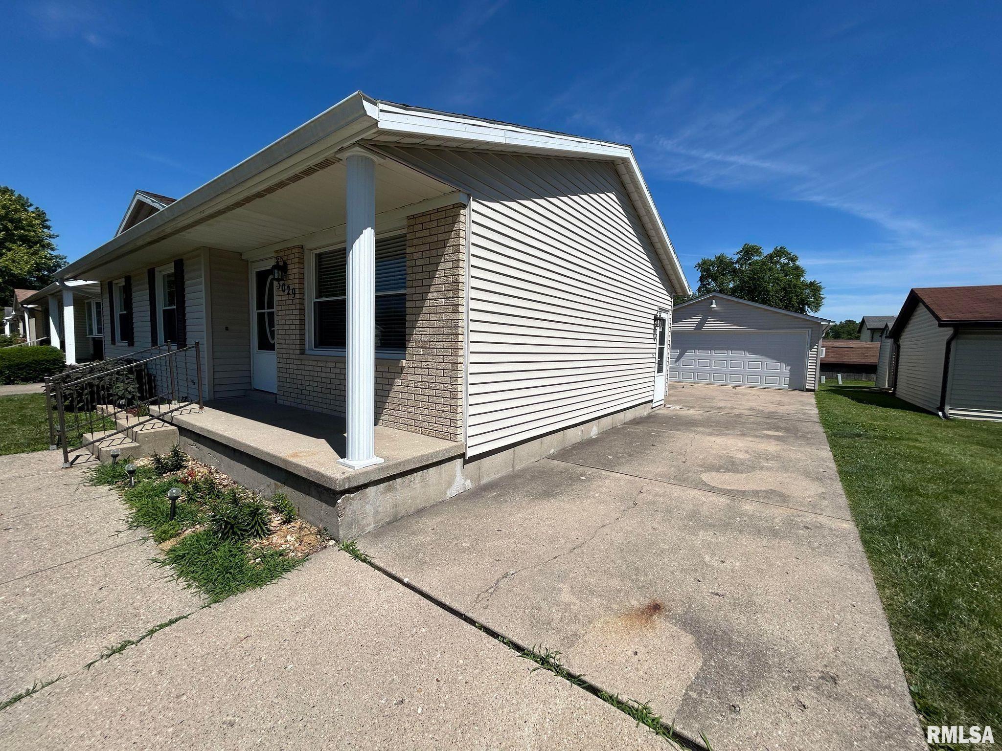 3029 East Griffiths Avenue Springfield, IL 62702 - Photo 3 of 24