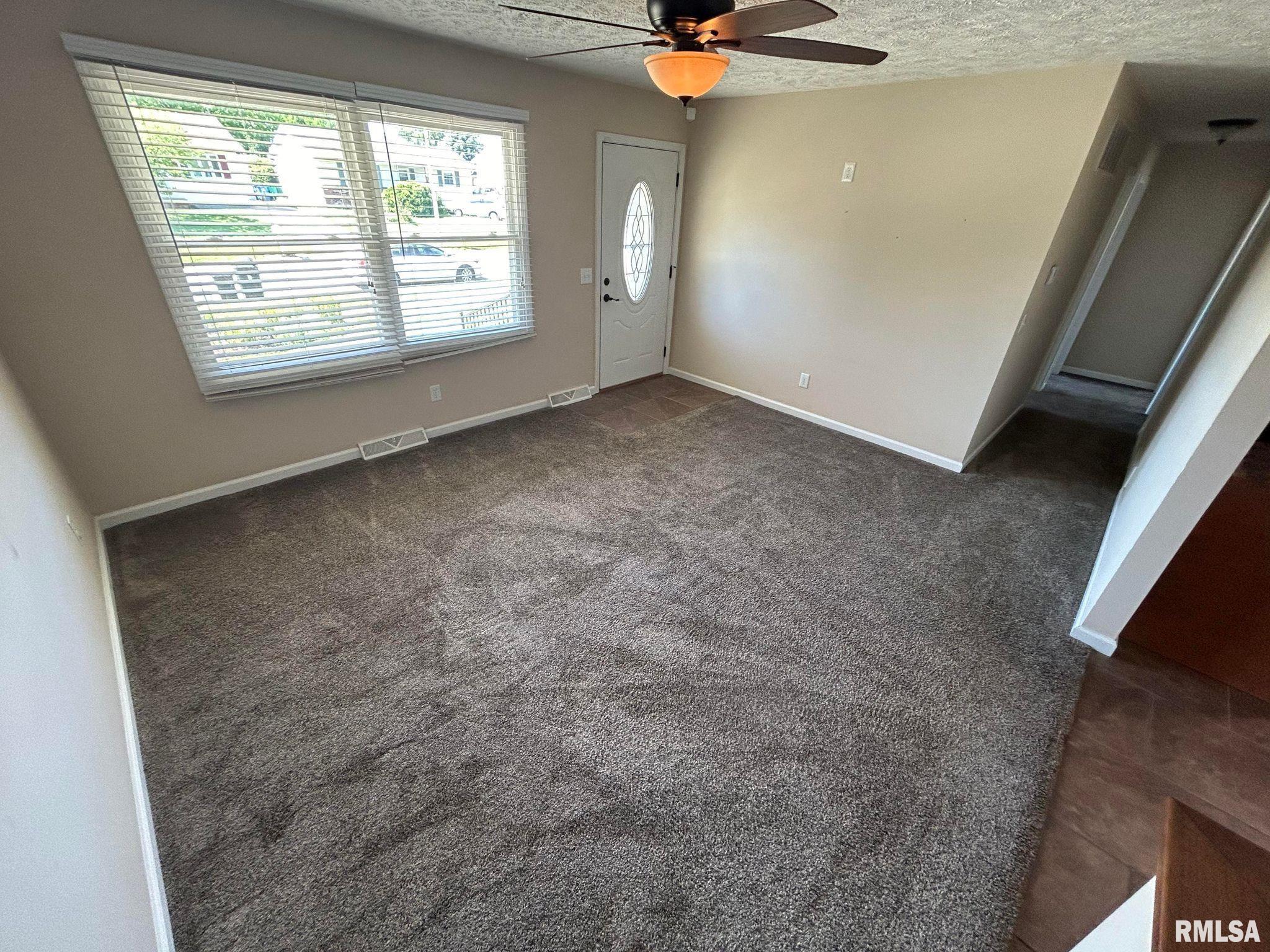 3029 East Griffiths Avenue Springfield, IL 62702 - Photo 4 of 24