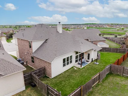 a view of a house with backyard and garden