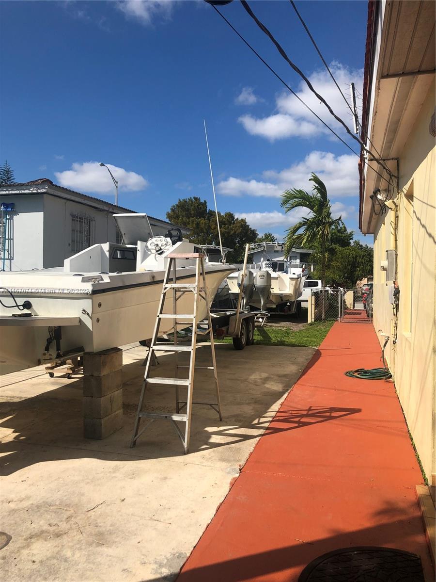 172 West 17th Street Hialeah, FL 33010 - Photo 23 of 27 a view of a balcony with chairs