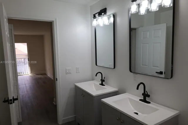 $3,950 | 5240 Northwest 102nd Court, Unit 5240, Doral, FL 33178