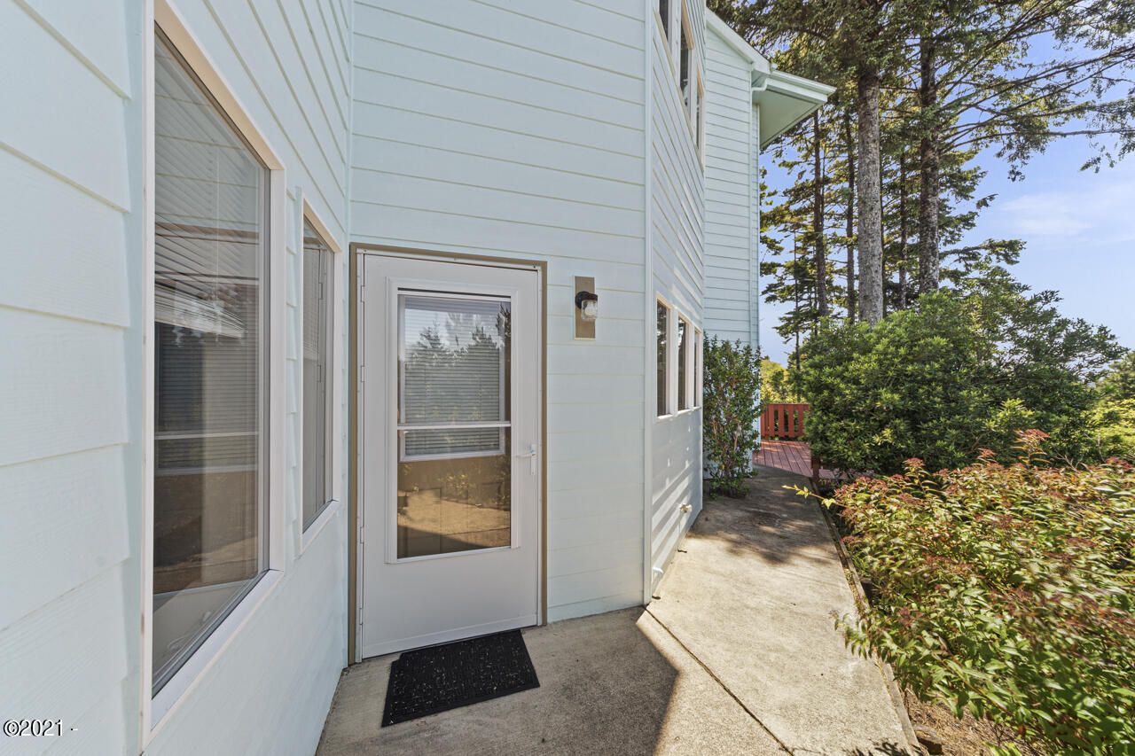 2002 Northwest View Ridge Drive Waldport, OR 97394 - Photo 41 of 49 lowest level